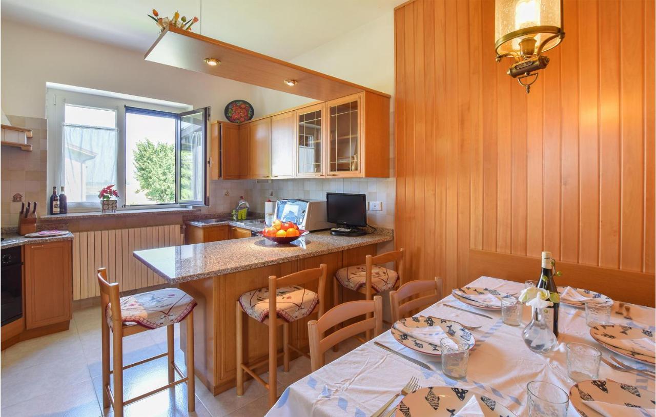 2 Bedroom Cozy Apartment In Grado Bagian luar foto
