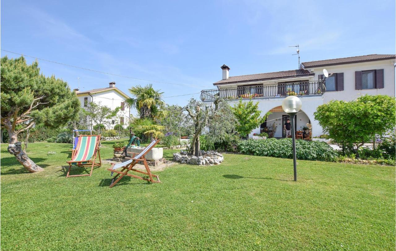 2 Bedroom Cozy Apartment In Grado Bagian luar foto