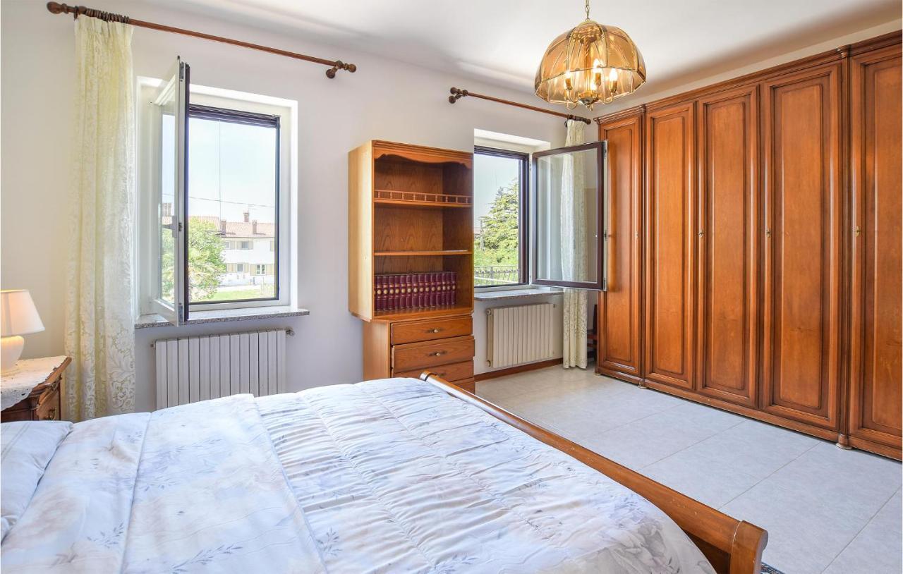 2 Bedroom Cozy Apartment In Grado Bagian luar foto