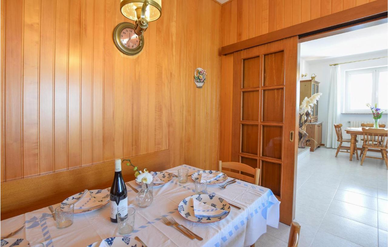 2 Bedroom Cozy Apartment In Grado Bagian luar foto