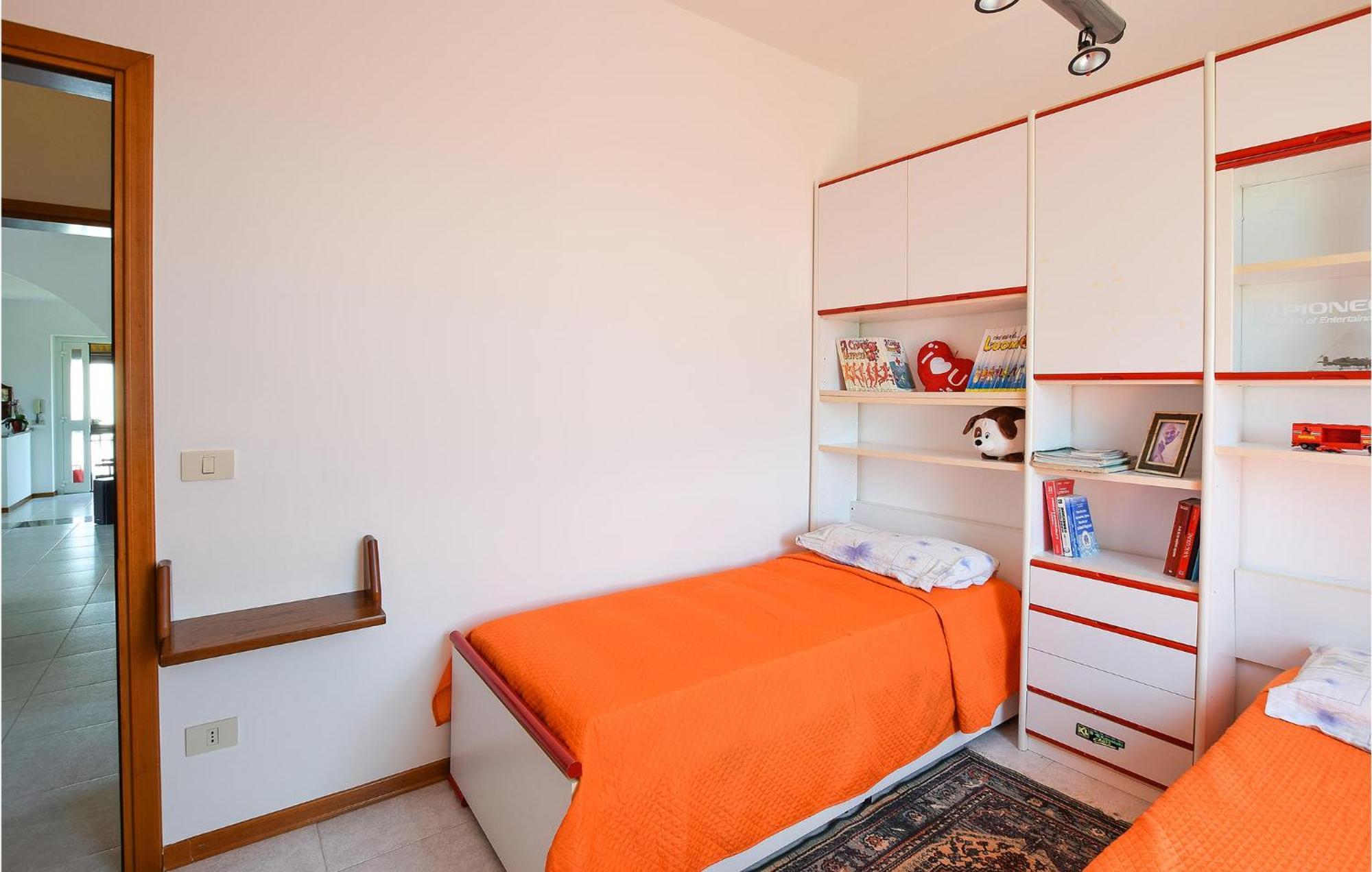 2 Bedroom Cozy Apartment In Grado Bagian luar foto