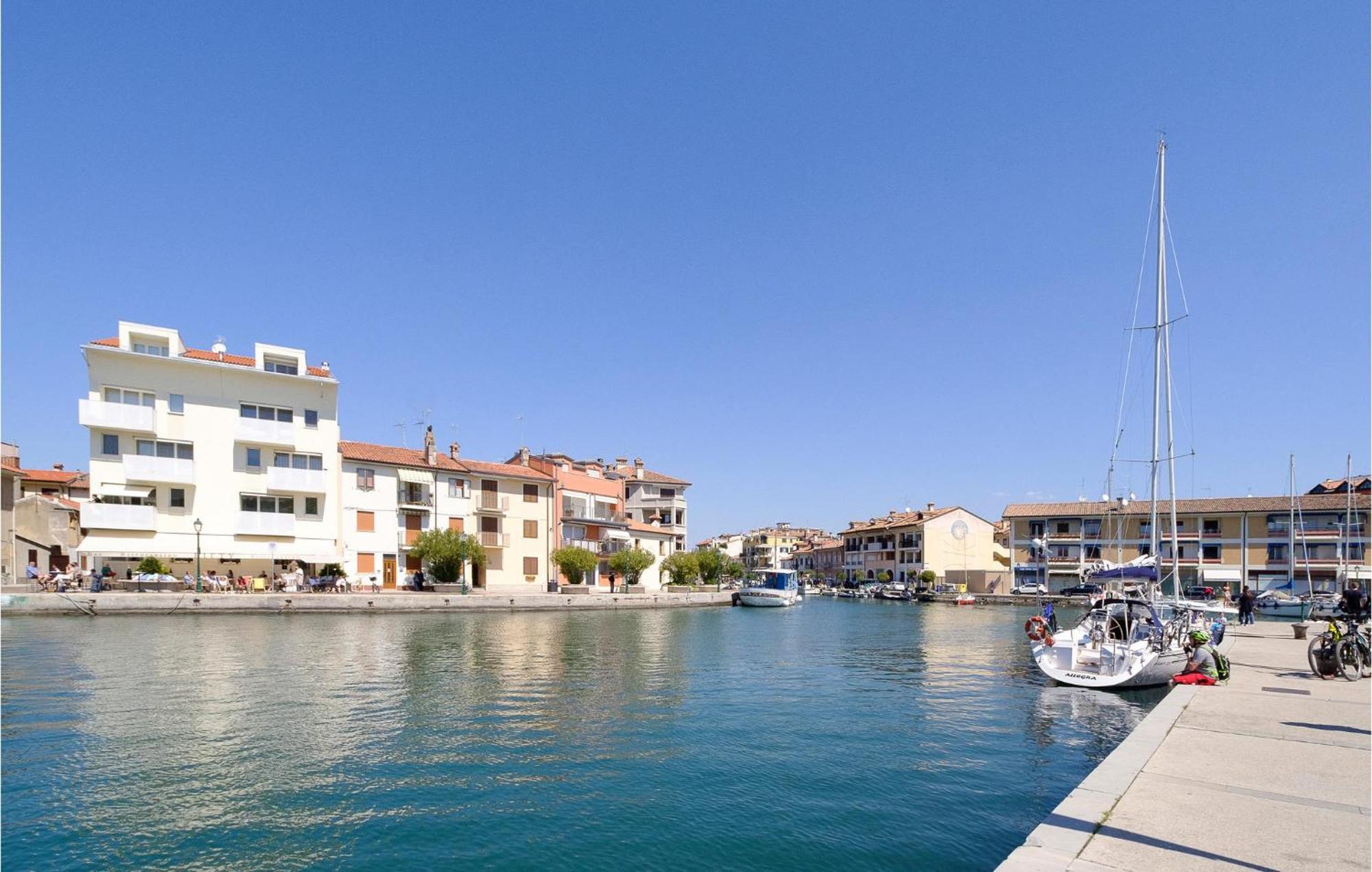 2 Bedroom Cozy Apartment In Grado Bagian luar foto