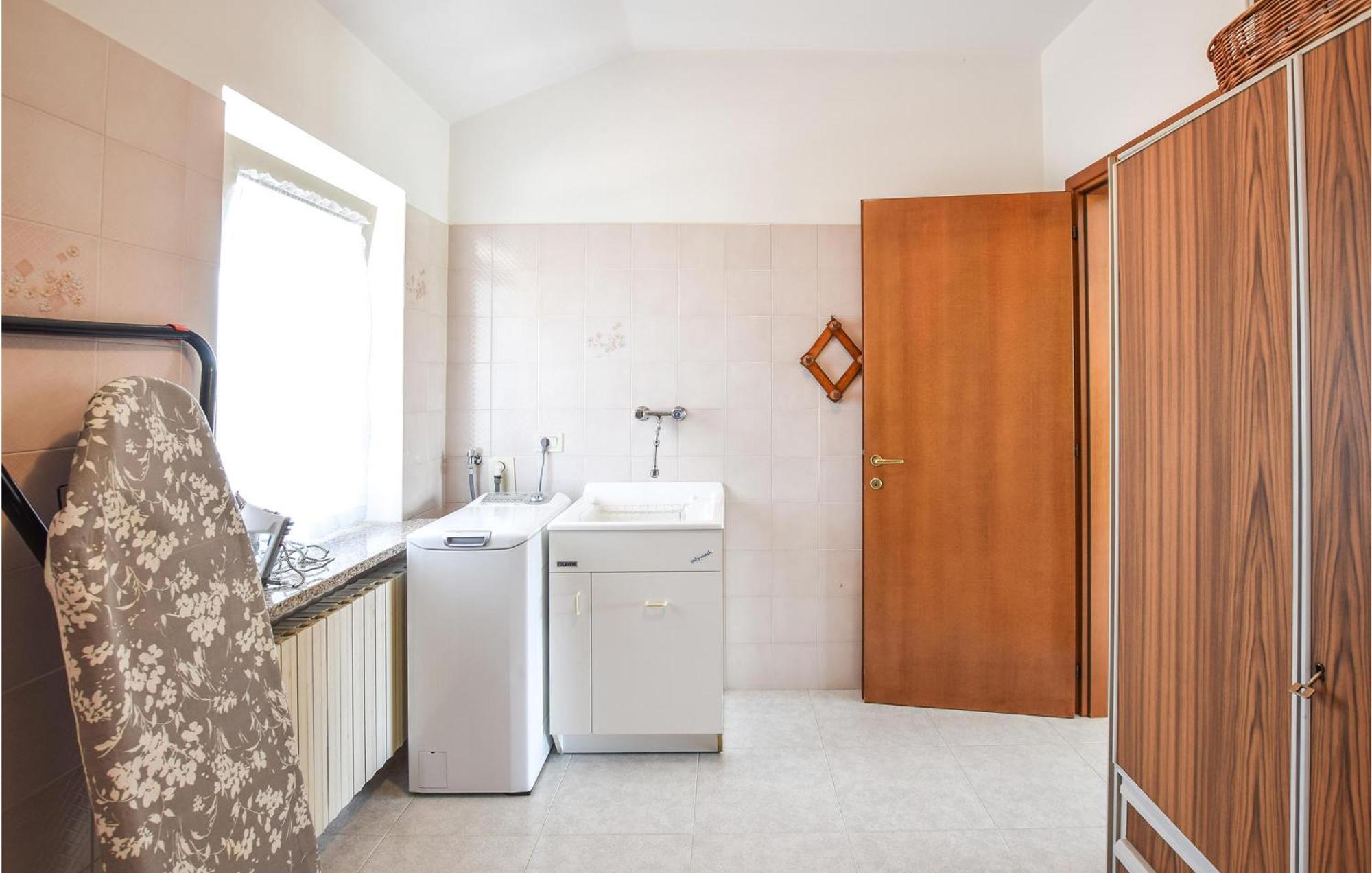 2 Bedroom Cozy Apartment In Grado Bagian luar foto
