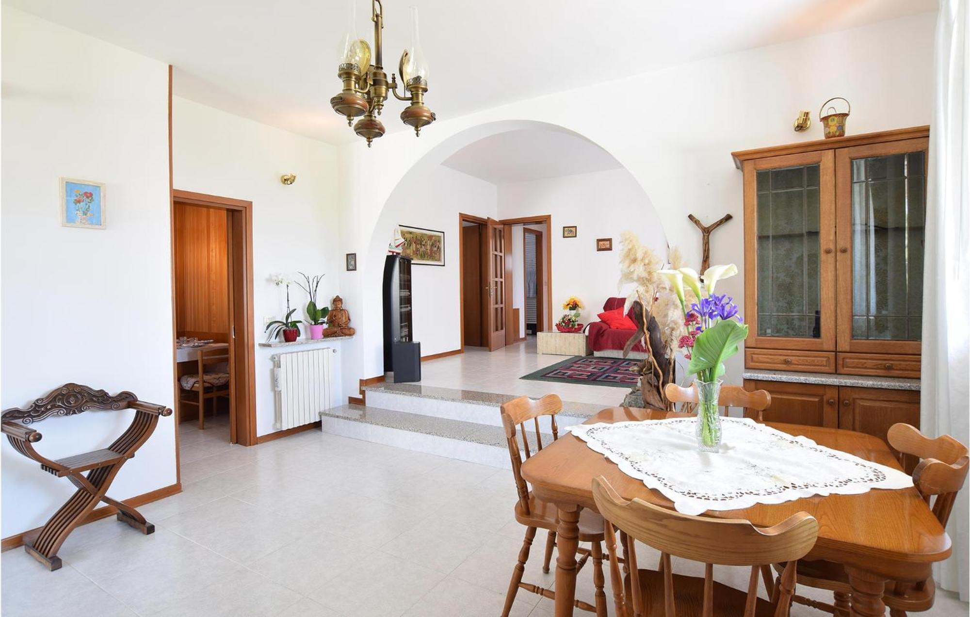 2 Bedroom Cozy Apartment In Grado Bagian luar foto