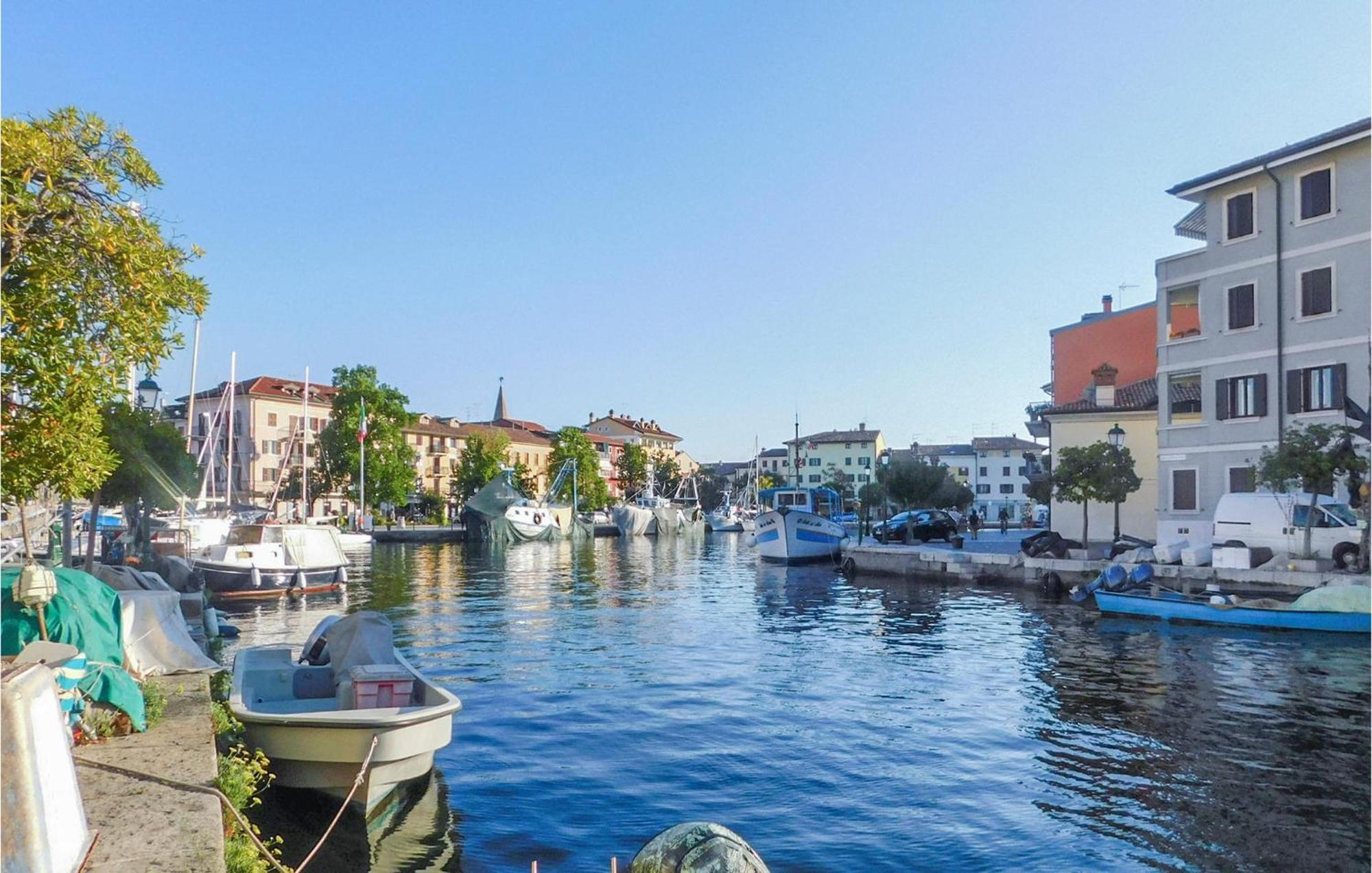 2 Bedroom Cozy Apartment In Grado Bagian luar foto