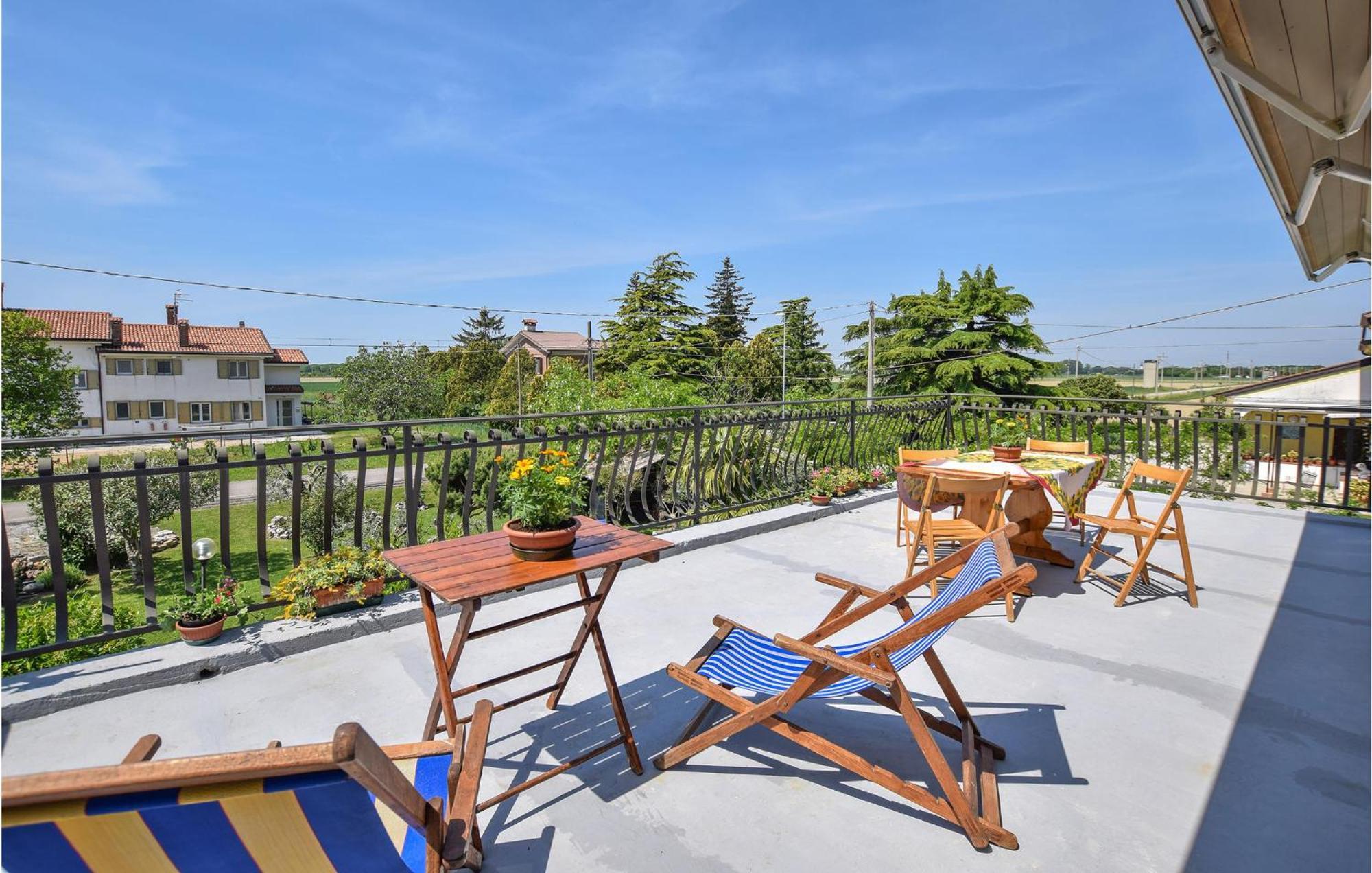 2 Bedroom Cozy Apartment In Grado Bagian luar foto