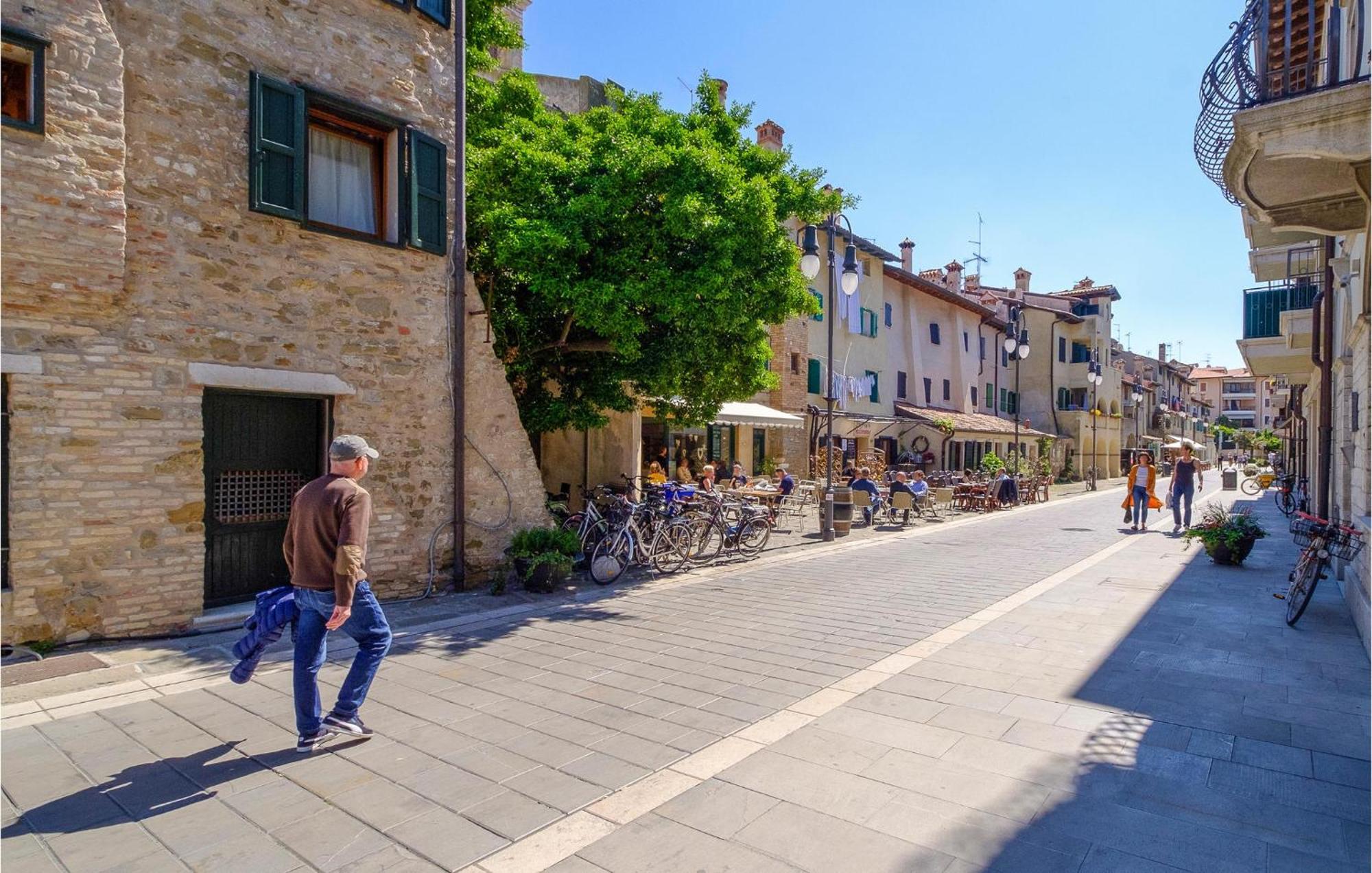 2 Bedroom Cozy Apartment In Grado Bagian luar foto