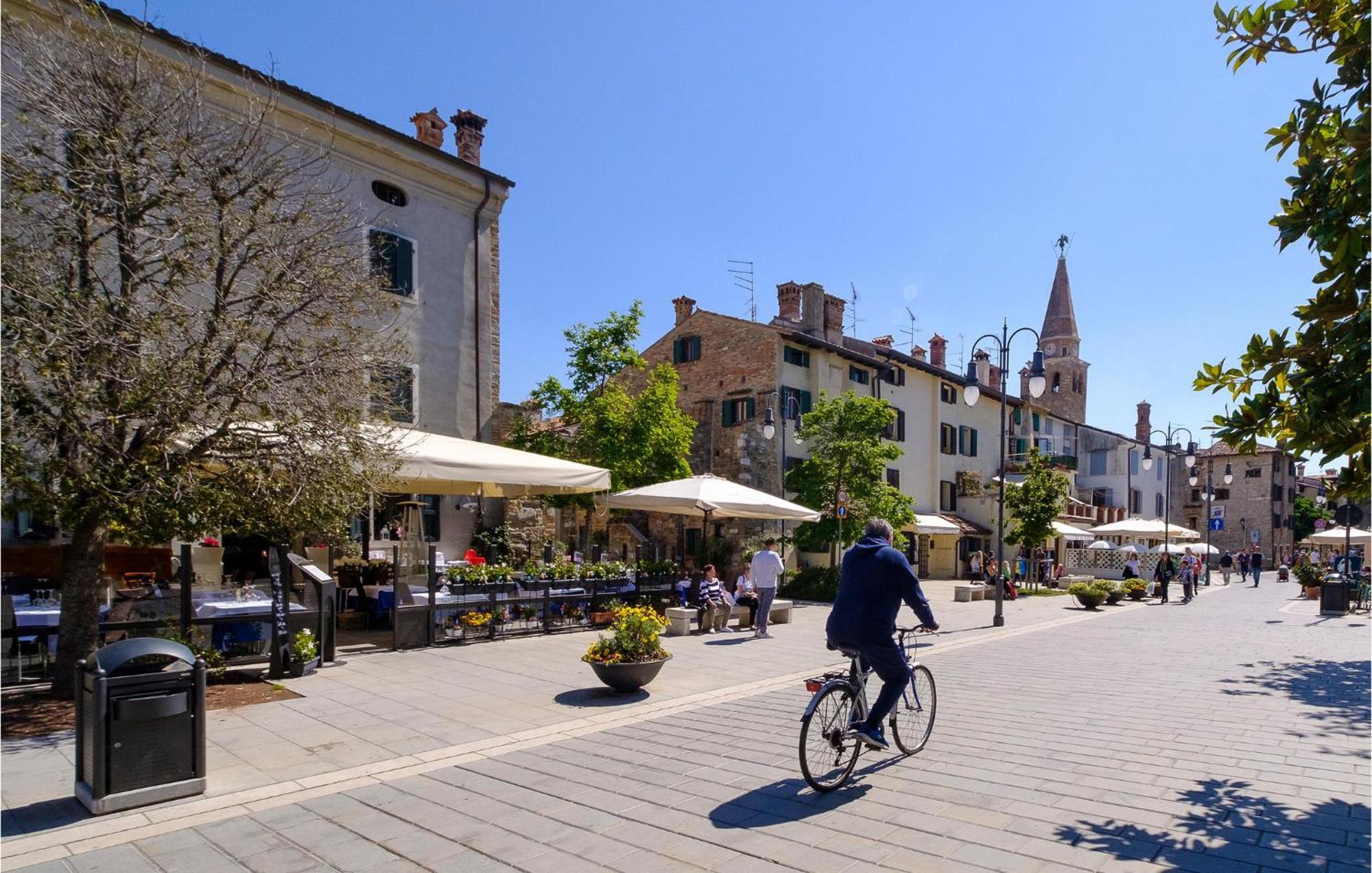 2 Bedroom Cozy Apartment In Grado Bagian luar foto