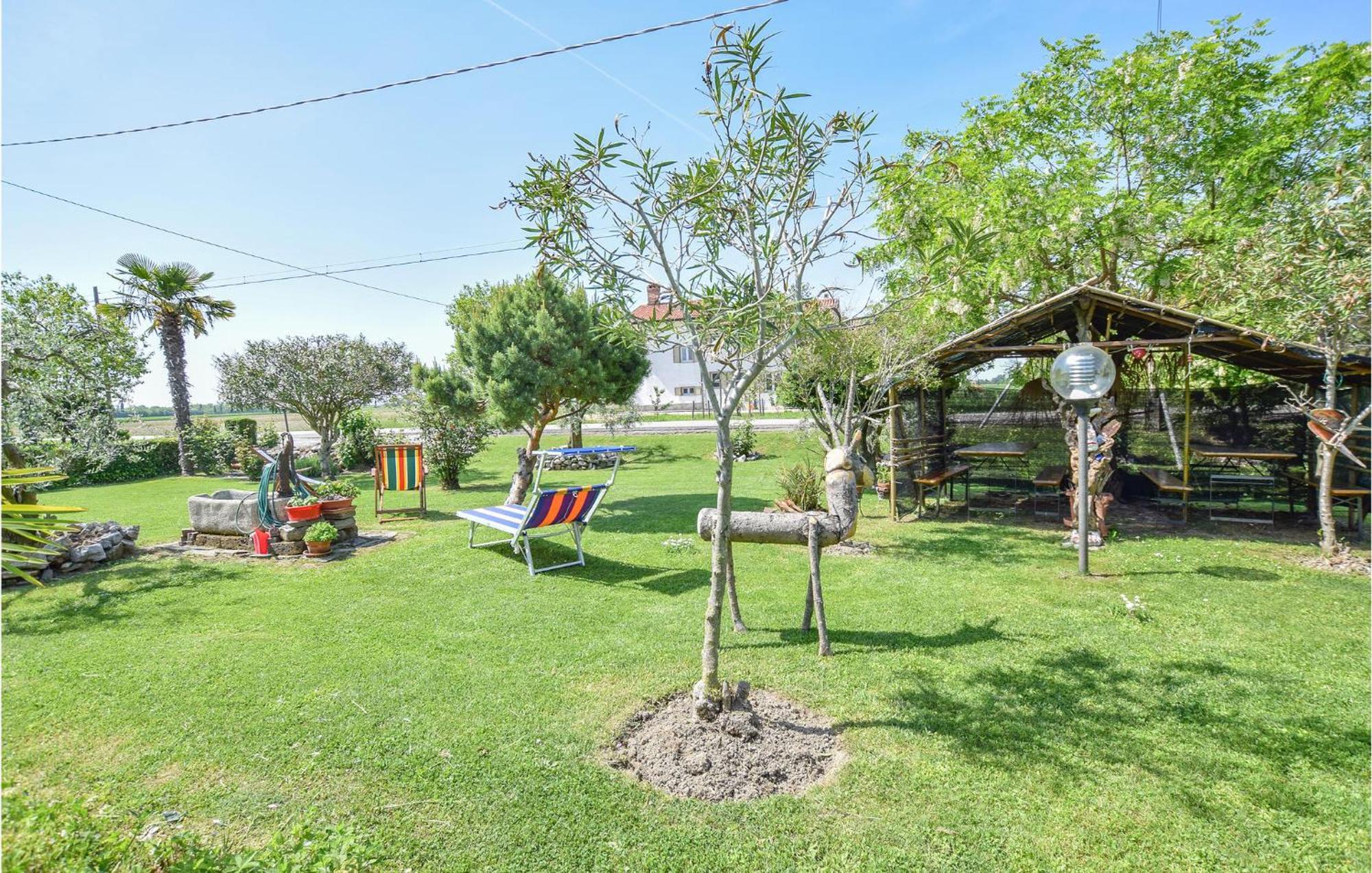 2 Bedroom Cozy Apartment In Grado Bagian luar foto