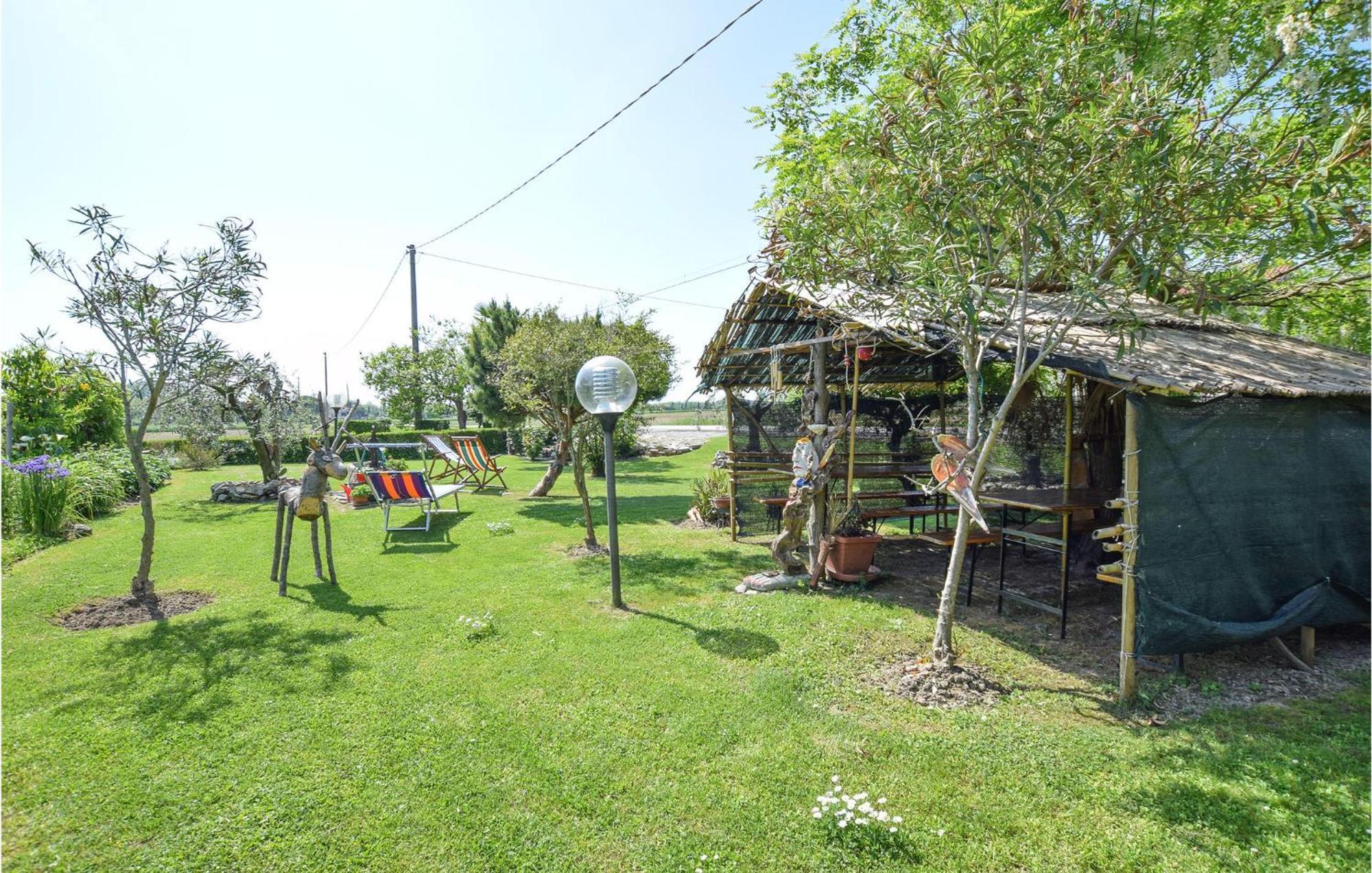 2 Bedroom Cozy Apartment In Grado Bagian luar foto