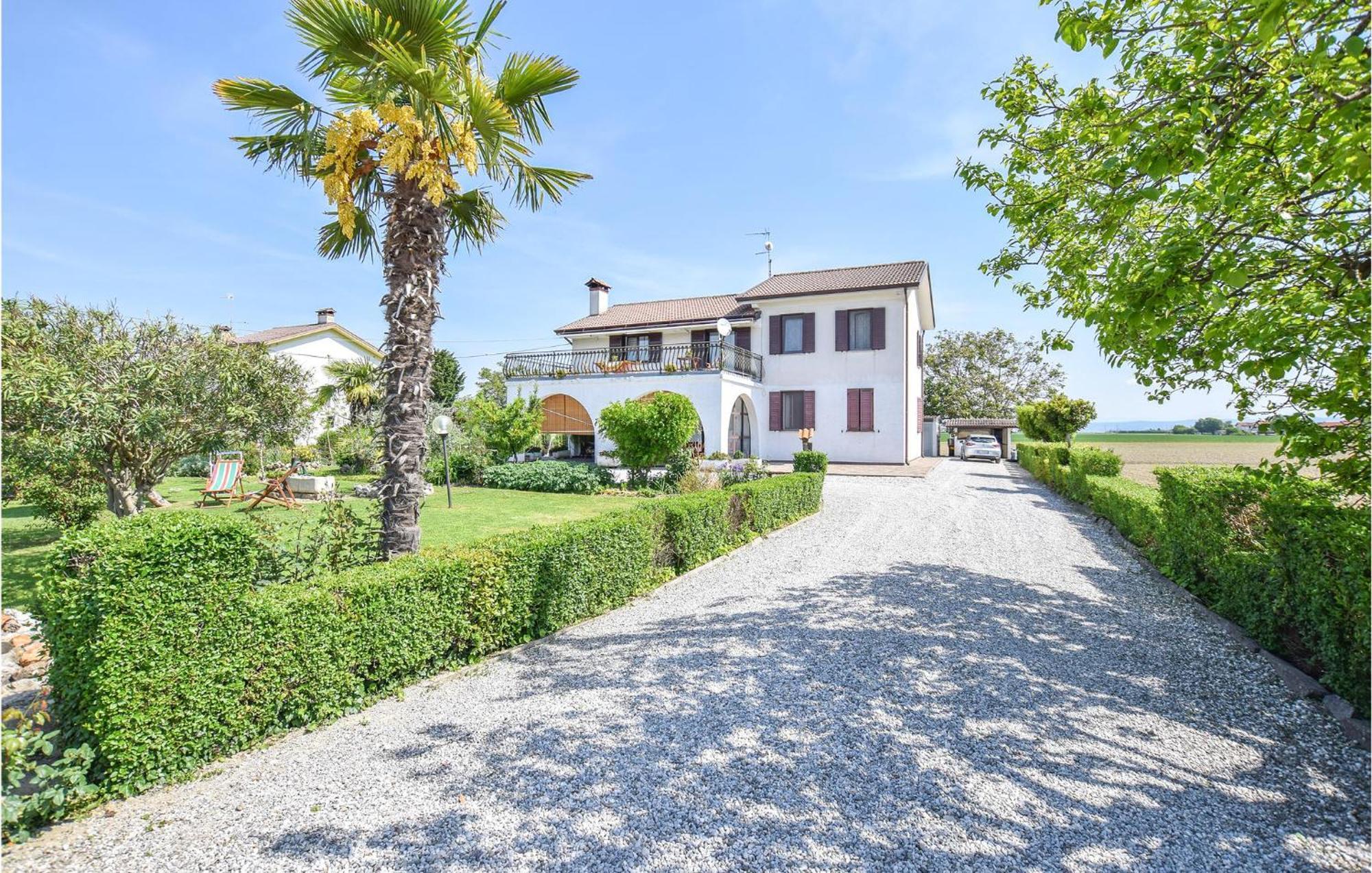 2 Bedroom Cozy Apartment In Grado Bagian luar foto